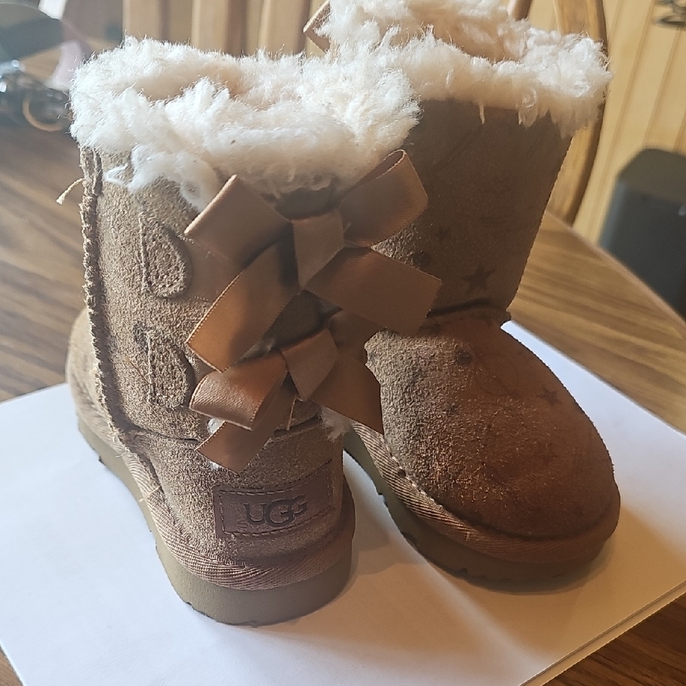 Toddler Girl Size 6 Bow Ugg Boots
